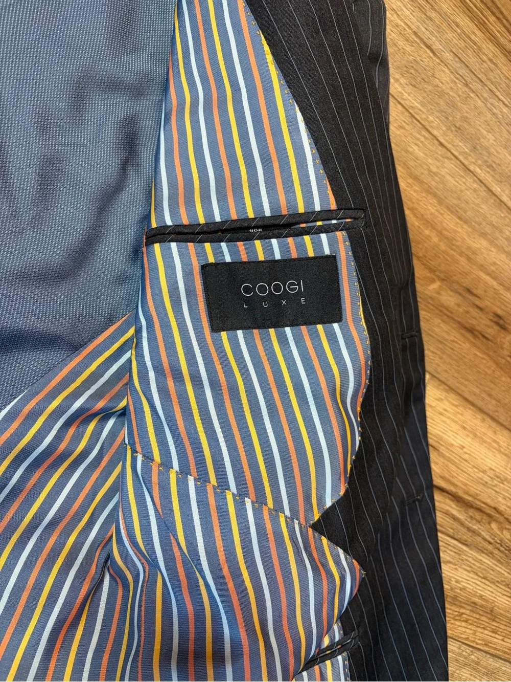 Coogi Luxe Suit Jacket Sport Coat Mens 46 Short Navy Pinstripe Two Button Preppy
